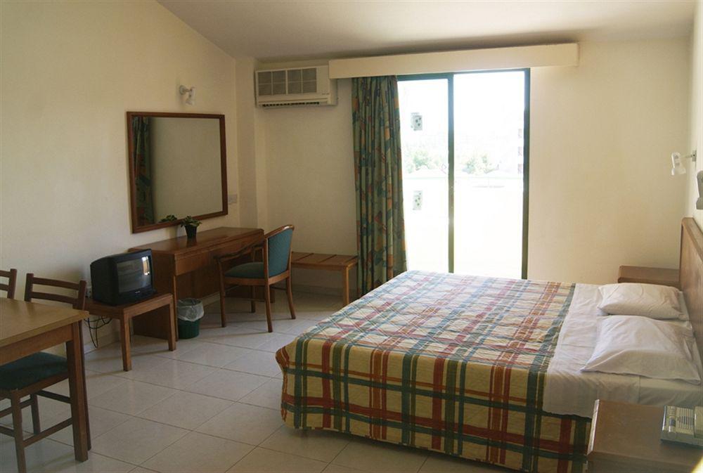 Mandalena Hotel Apartments Протарас Екстериор снимка